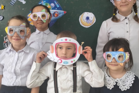 Прошел особенный классный час, посвященный Дню космонавтики. Мы говорили не только о ракетах и звездах, но и о людях, которые делают полеты возможными.  #Адалазамат